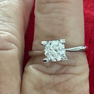Ice Blue 1.0 CT Moissanite Diamond ring size 8‎